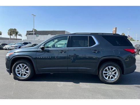 Used 2021 Chevrolet Traverse LT image 2