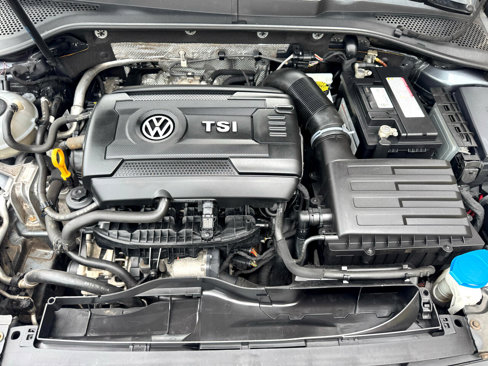 Used 2017 Volkswagen Golf S image 34