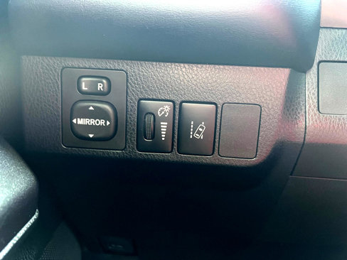 Used 2018 Toyota RAV4 XLE Premium image 26