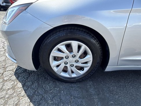 Used 2019 Hyundai Elantra SE w/ Cargo Package image 18
