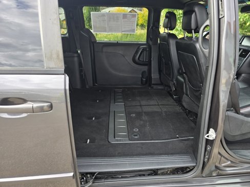 Used 2017 Dodge Grand Caravan GT image 39