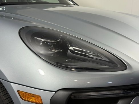 Certified 2024 Porsche Macan image 15