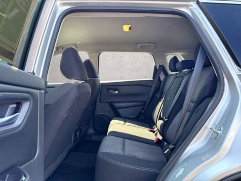 Used 2024 Nissan Rogue SV image 9