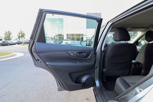 Used 2020 Nissan Rogue S image 41