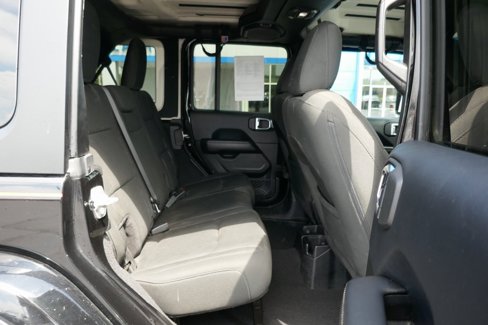 Used 2018 Jeep Wrangler Unlimited Sahara image 16