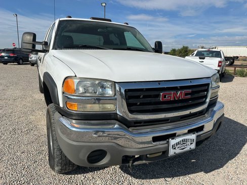 Used 2004 GMC Sierra 2500 SLE w/ Heavy-Duty Power Package image 2