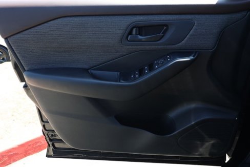 Used 2023 Nissan Rogue S image 23