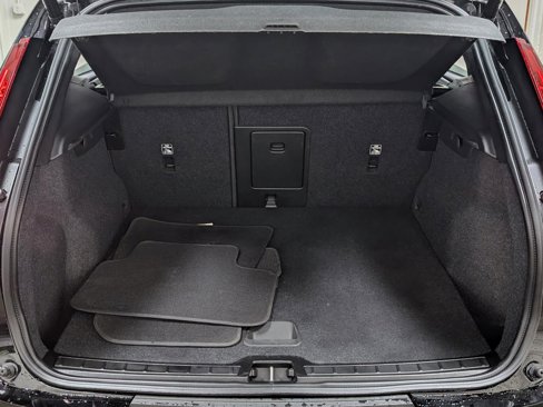 Used 2023 Volvo XC40 Recharge Core image 16