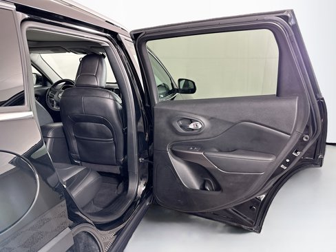 Used 2021 Jeep Cherokee Limited w/ Elite Package image 32