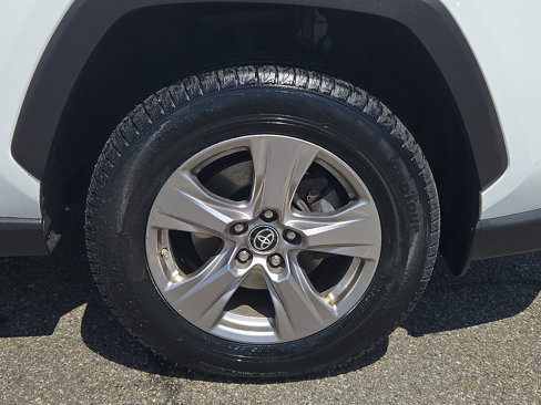Used 2022 Toyota RAV4 LE image 8