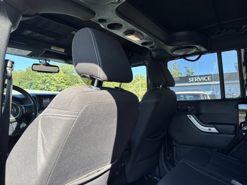 Used 2013 Jeep Wrangler Unlimited Sahara image 25
