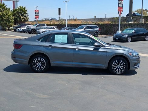 Used 2021 Volkswagen Jetta R-Line image 4