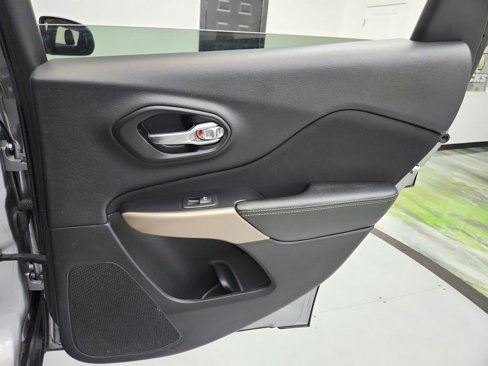 Used 2017 Jeep Cherokee Latitude image 29