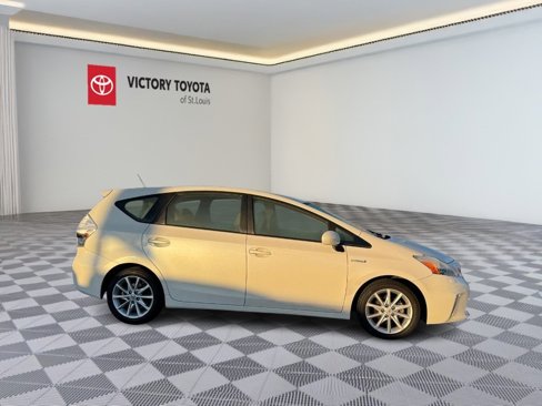 Used 2012 Toyota Prius V Five image 2