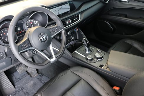 Used 2018 Alfa Romeo Stelvio AWD image 19