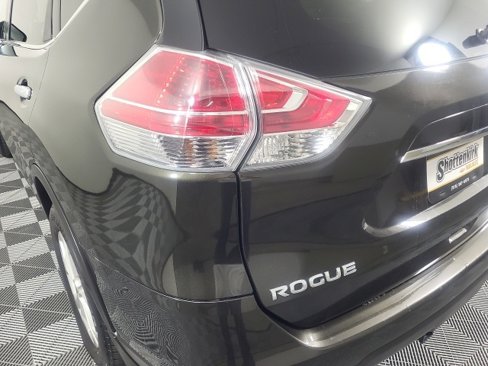 Used 2016 Nissan Rogue SV w/ SV Moonroof Package image 10