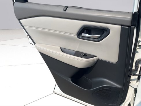 Used 2023 Nissan Rogue SL w/ SL Premium Package image 42