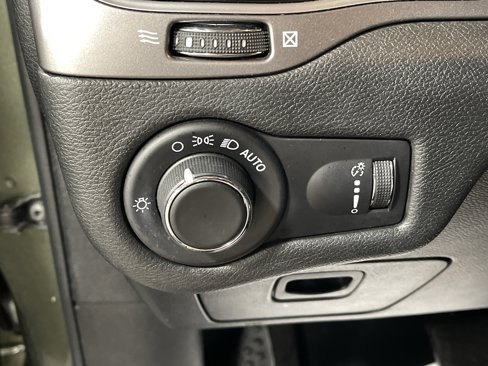 Used 2020 Jeep Cherokee Latitude image 19