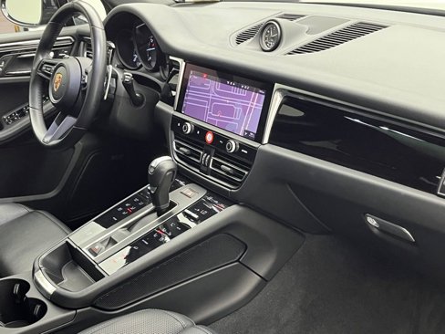 Certified 2024 Porsche Macan image 37