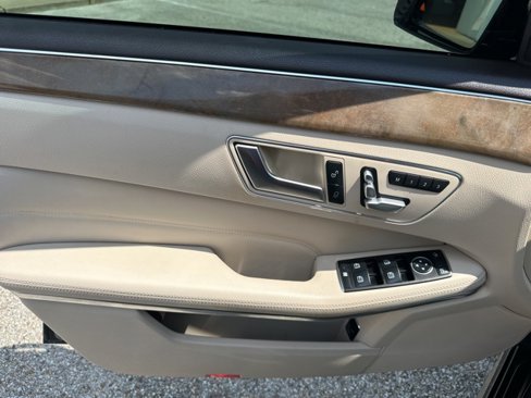 Used 2014 Mercedes-Benz E 350 Sedan image 28