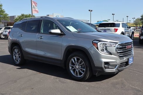 Used 2024 GMC Terrain SLT image 12
