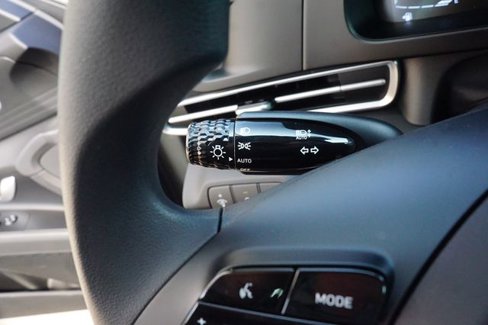 New 2025 Hyundai Elantra SE image 15