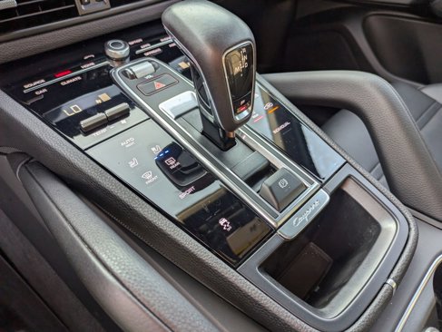 Used 2023 Porsche Cayenne image 15