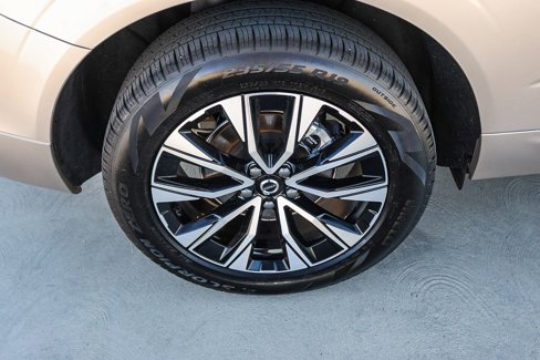 Used 2025 Volvo XC60 B5 Plus image 8