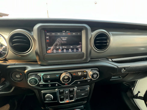 Used 2023 Jeep Gladiator Sport image 22
