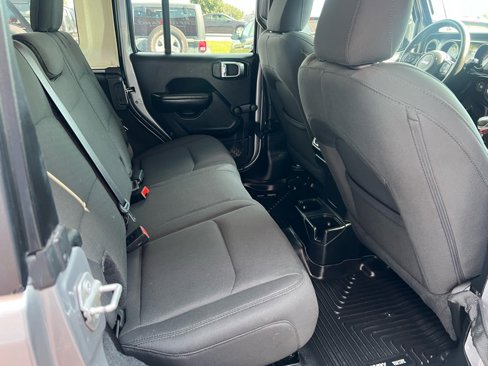 Used 2018 Jeep Wrangler Unlimited Sport image 7