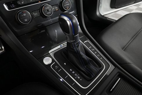 Certified 2019 Volkswagen e-Golf SEL Premium image 25