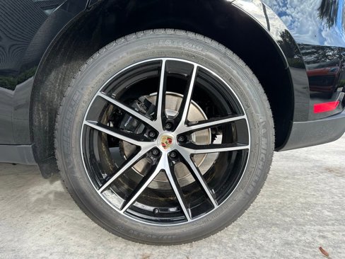 Used 2025 Porsche Macan image 36