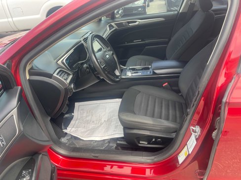 Used 2017 Ford Fusion SE w/ Fusion SE Technology Package image 17