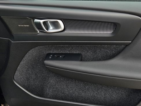 New 2026 Volvo XC40 B5 Ultra w/ Protection Package Premier image 37