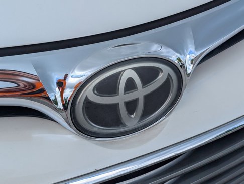 Used 2017 Toyota Avalon Limited image 5