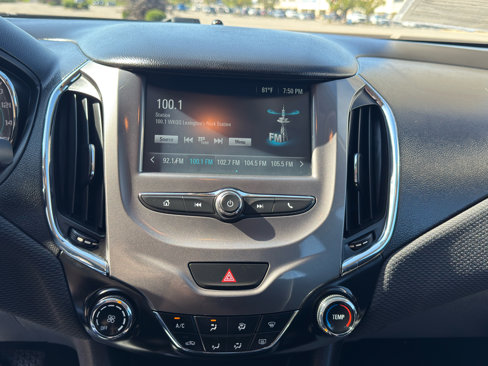 Used 2017 Chevrolet Cruze LT image 22