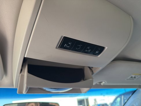 Used 2010 Chrysler Town & Country Touring image 21