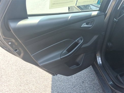 Used 2018 Ford Focus SE image 18