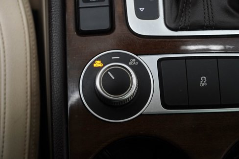 Used 2015 Volkswagen Touareg TDI image 18