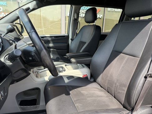 Used 2020 Dodge Grand Caravan SXT image 22