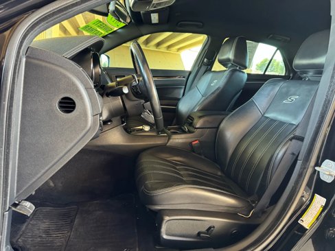 Used 2019 Chrysler 300 S image 11