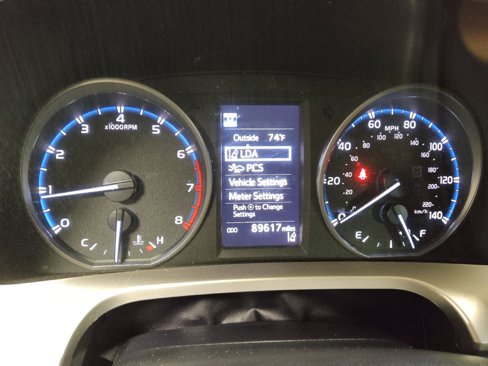 Used 2018 Toyota RAV4 LE image 23