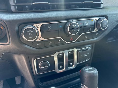 Used 2025 Jeep Wrangler Sport image 21