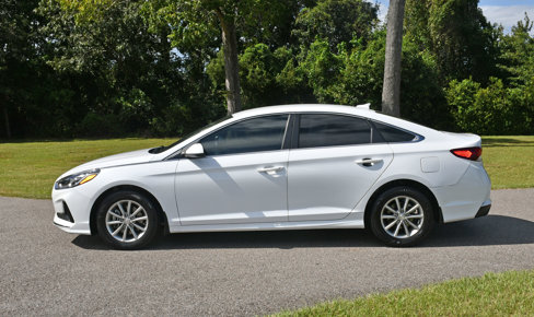 Used 2019 Hyundai Sonata SE image 2