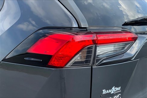 Used 2021 Toyota RAV4 LE image 30