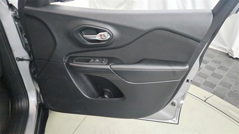 Used 2015 Jeep Cherokee Latitude w/ Comfort/Convenience Group image 11