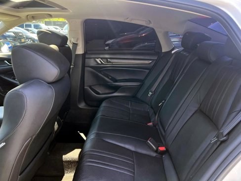 Certified 2018 Honda Accord Touring image 9