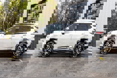 Used 2021 Nissan Rogue SL image 2