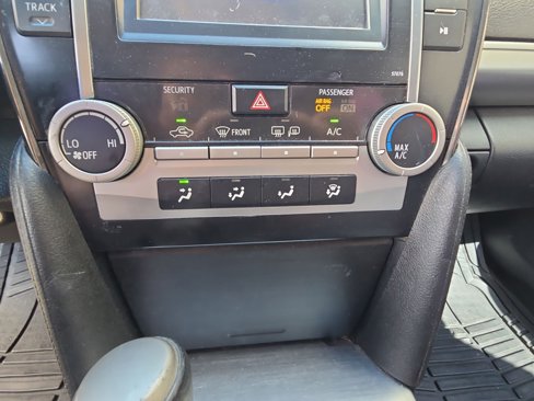 Used 2014 Toyota Camry SE image 15