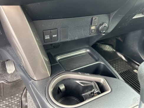 Used 2018 Toyota RAV4 LE image 24